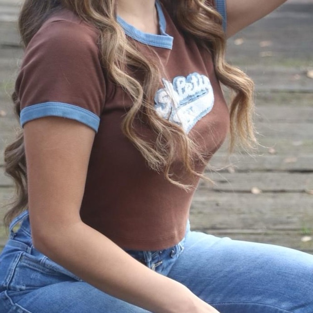 Brown cropped tee